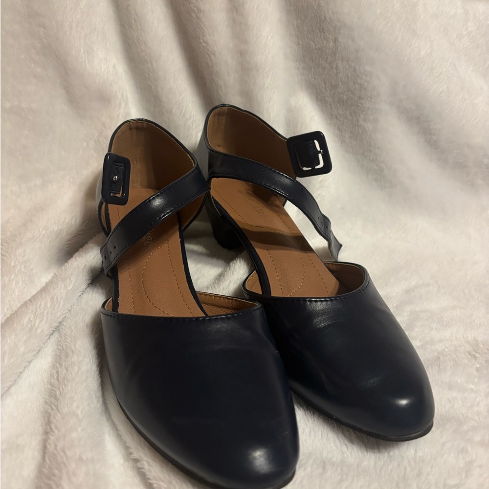 Navy Low Pumps